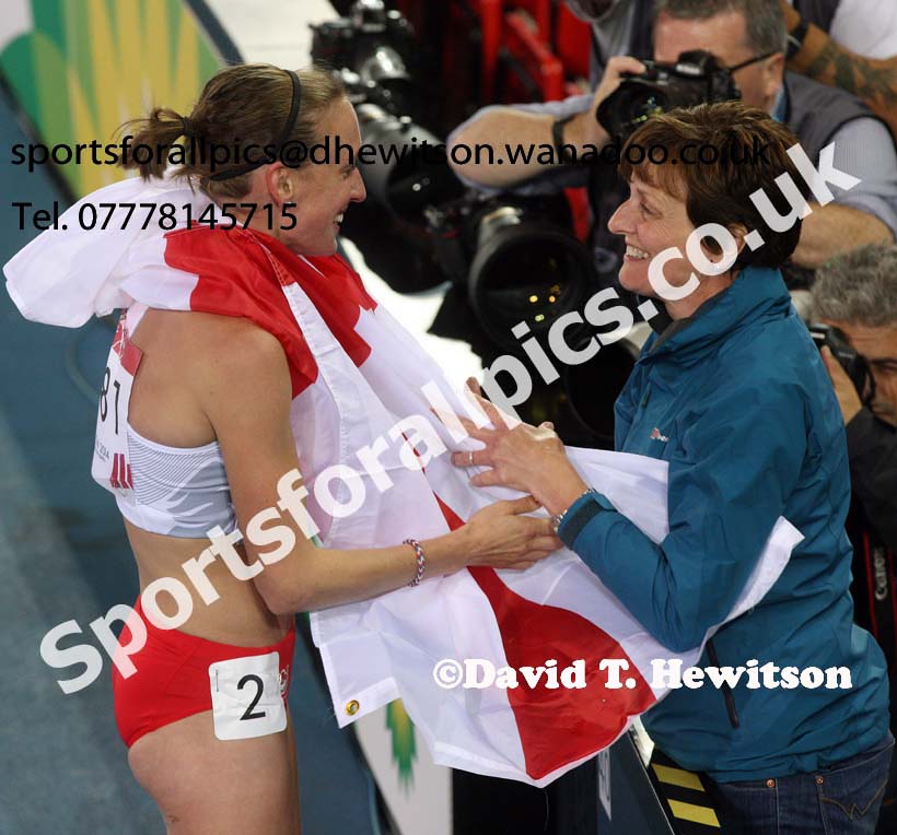 Laura Weightman (England) celebrates with her mum Diana after finishing 2nd in the 1500 metres, 2014 Commonwealth Games, Glasgow. Photo: David T. Hewitson/Sports for All Pics